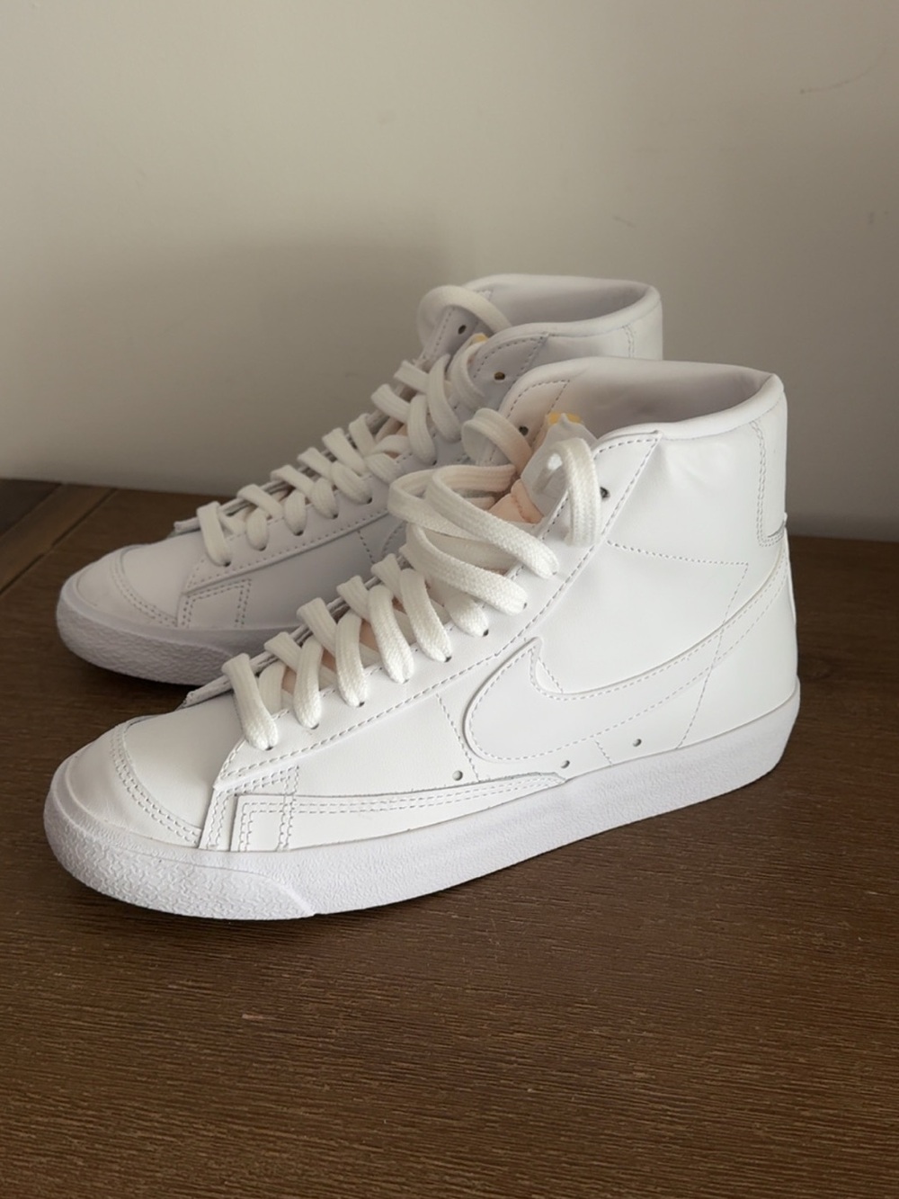 Nike women’s Blazer white size 7